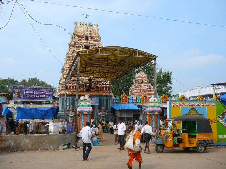 శ్రీ భ్రమరాంబ మల్లేశ్వరస్వామివారి ఆలయం – Pedakakani Temple in Telugu