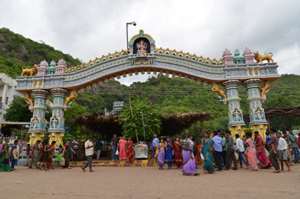 తలూపులమ్మ తల్లి ఆలయం – Lova temple